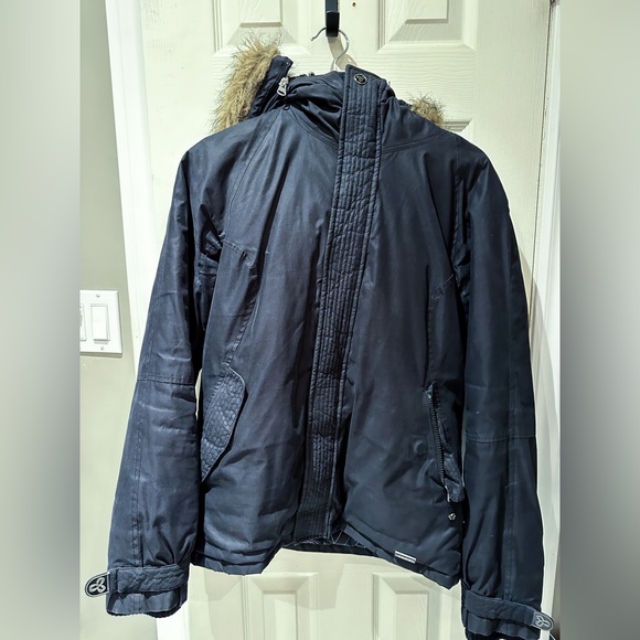 TNA Short Summit Parka by Aritzia (Large) - Picture 1 of 5